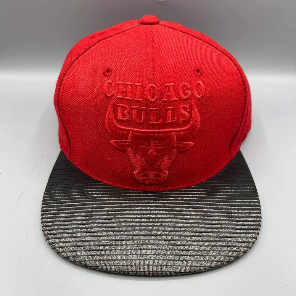 Chicago Bulls NBA Hat Men Red Black Embroidered Mitchell & Ness Snap Back Cap